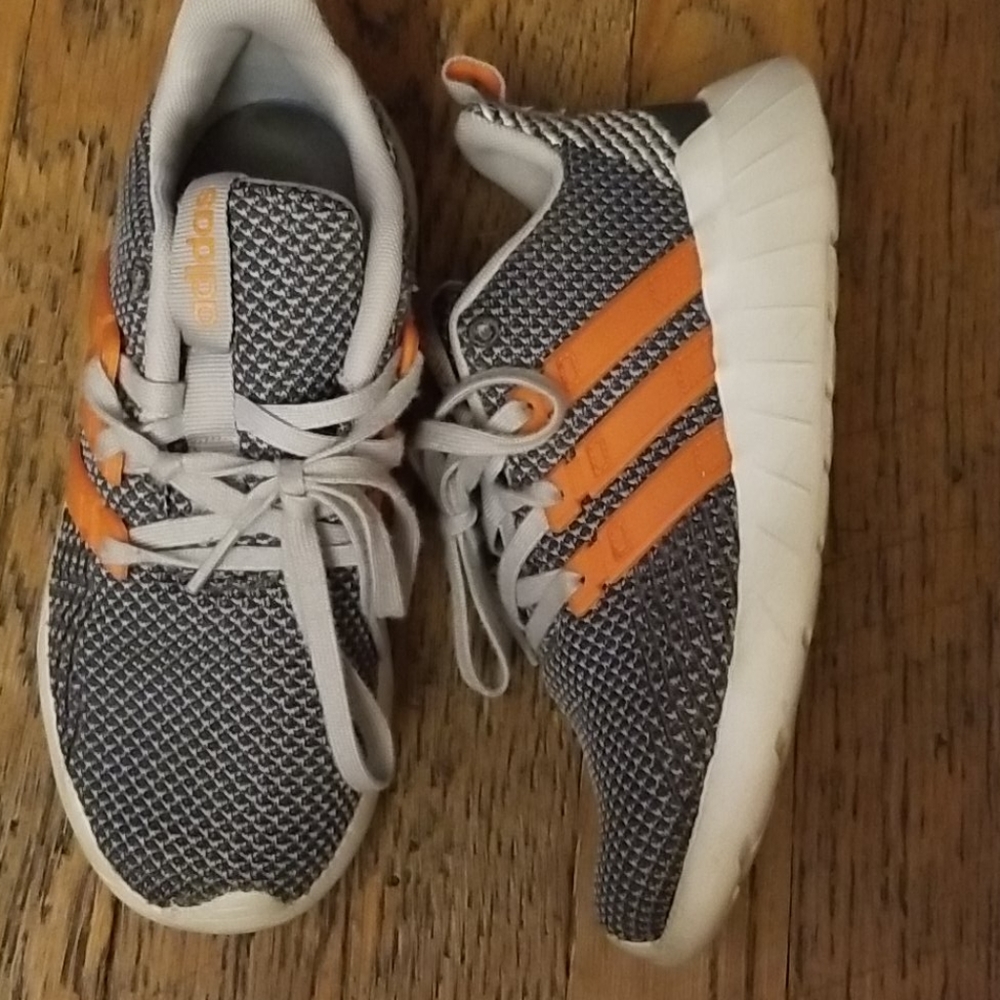 Boys Adidas tennis shoes size 2